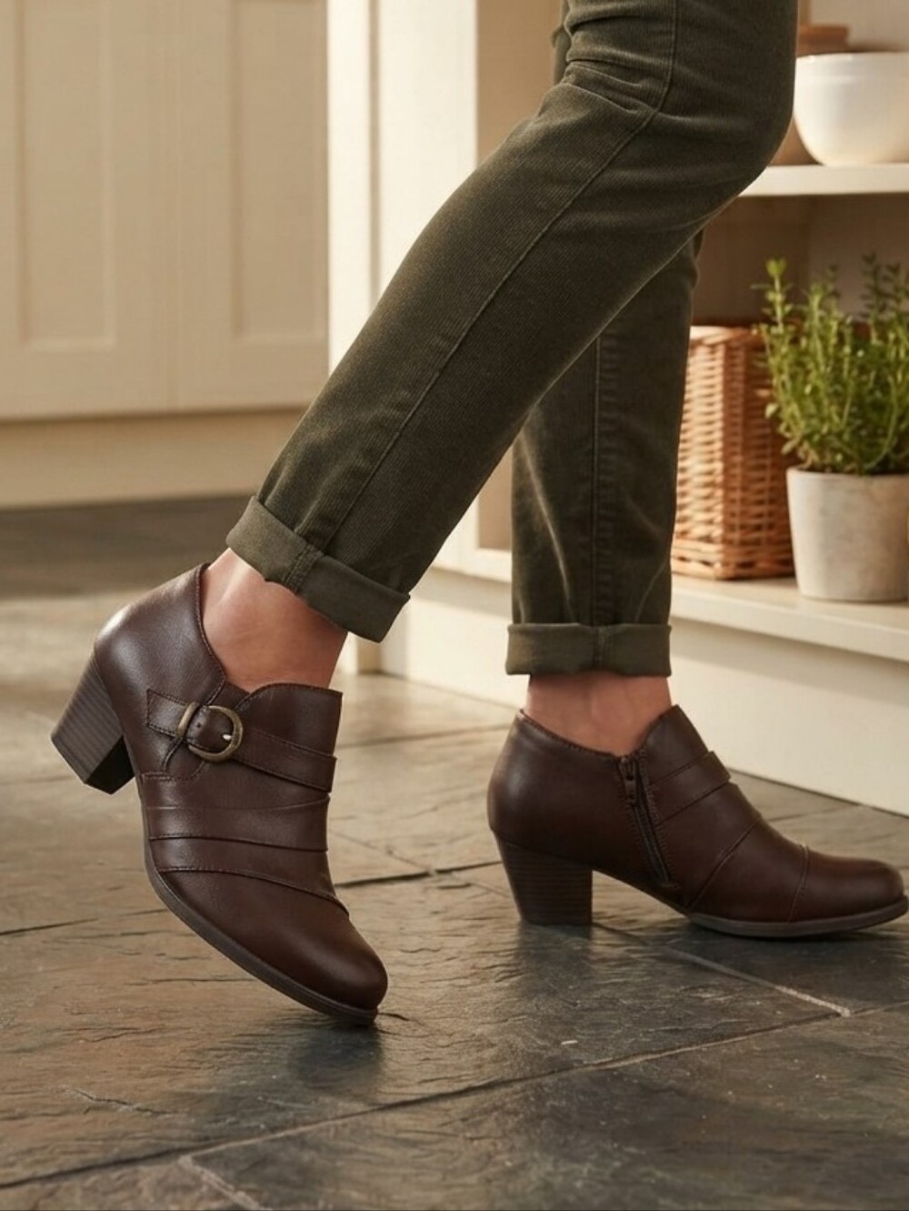 Cloudwalkers Avenue Regina Dark Brown Ankle Booties Faux Leather Size 9W VGC